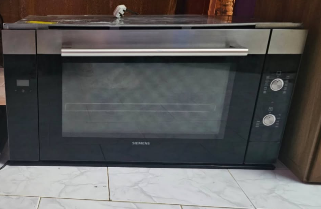 Siemens built-in oven in good condition for sale