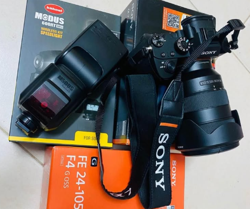 Sony A73 + 24-105 + hahnel for sale
