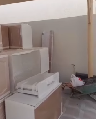 للبيع خزاين للدريسنج روم بحالة ممتازة جدا