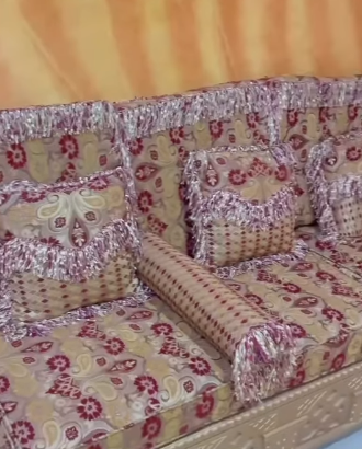 للبيع طقم جلسة كبيرة ونظيفة