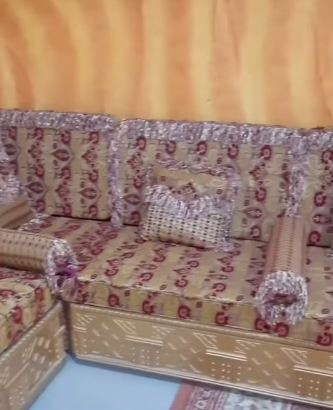 للبيع طقم جلسة كبيرة ونظيفة