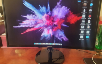 Samsung 24″ Essential Curved Monitor with the deep