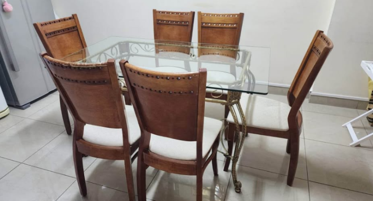Dining table Like new for sale