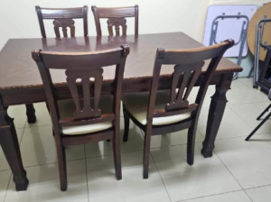 Dinning table for sale