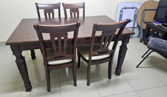 Dinning table for sale