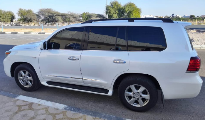 LEXUS LX570 GCC 2009 in excellent condition for sa