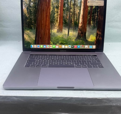 MacBook pro 2019,15 inch, i7 for sale