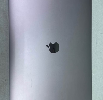 MacBook pro 2019,15 inch, i7 for sale