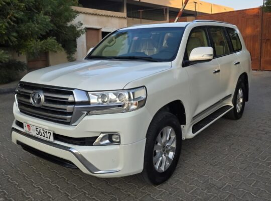 Toyota Land cruiser GXR 5.7L full option 2016