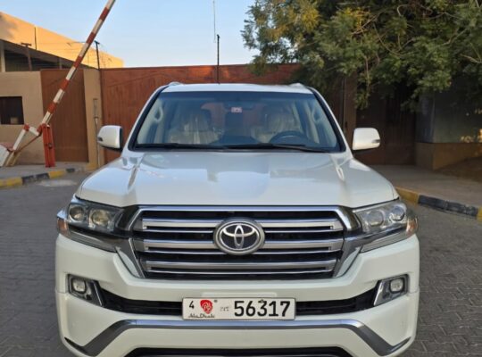 Toyota Land cruiser GXR 5.7L full option 2016