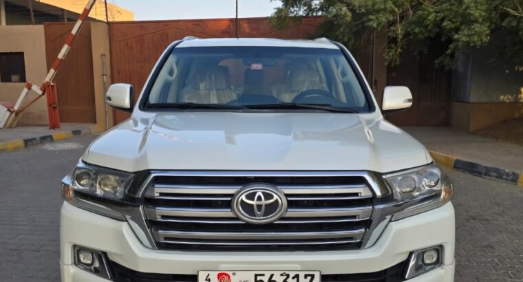 Toyota Land cruiser GXR 5.7L full option 2016