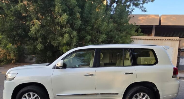 Toyota Land cruiser GXR 5.7L full option 2016