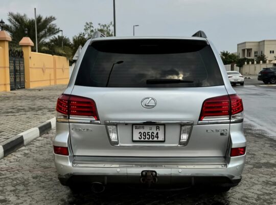 Lexus LX570 full option Gcc 2015 for sale