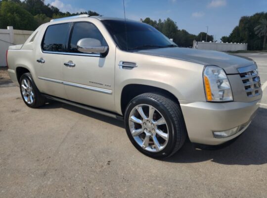 Cadillac Escalade pick up 2008 Gcc for sale