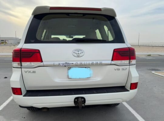 Toyota Land Cruiser VXE 5.7L 2019 Gcc