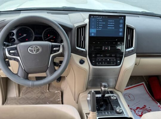 Toyota Land Cruiser VXE 5.7L 2019 Gcc