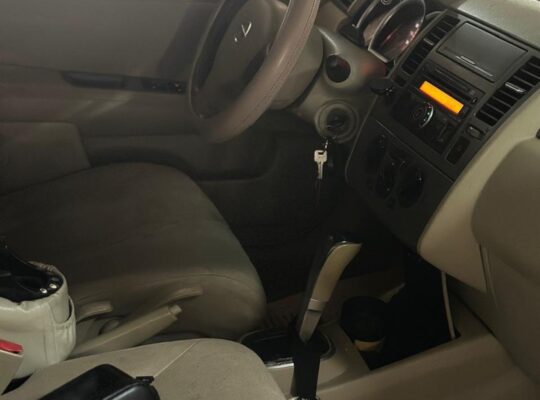 Nissan Tiida Hatchback 2009 Gcc for sale