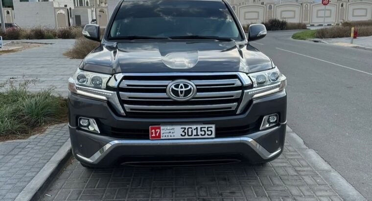 Toyota Land cruiser Exr 5.7L full option 2017 Gcc