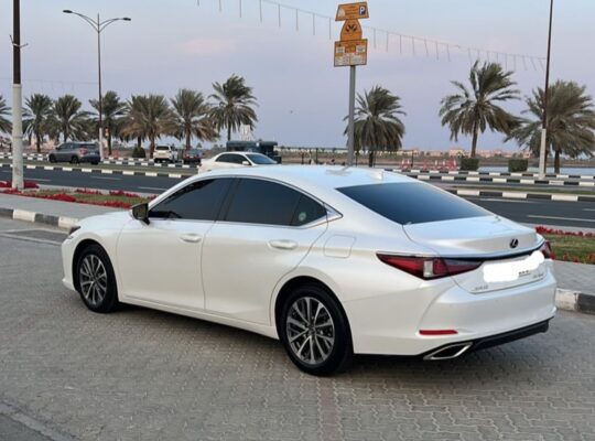 Lexus ES350 Premier 2023 Gcc full option