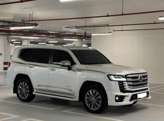 Toyota Land cruiser VXR twin turbo 2023 Gcc