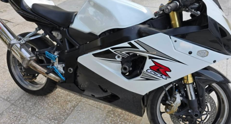 Suzuki gsxr 600 2005 in excellent condition for sa