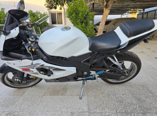 Suzuki gsxr 600 2005 in excellent condition for sa