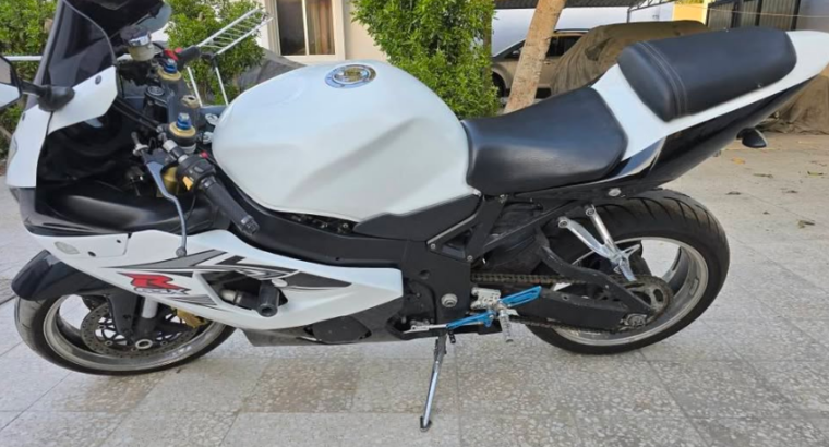 Suzuki gsxr 600 2005 in excellent condition for sa