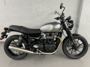 Triumph Speed Twin 900 / 2023 in Pristine Showroom