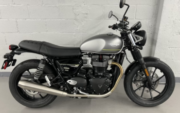 Triumph Speed Twin 900 / 2023 in Pristine Showroom