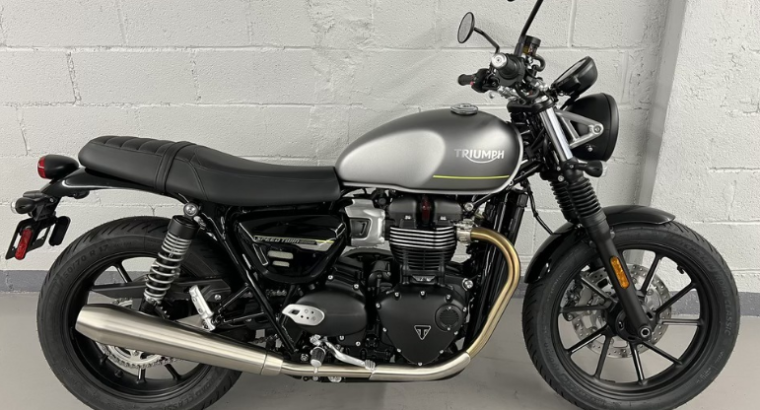 Triumph Speed Twin 900 / 2023 in Pristine Showroom