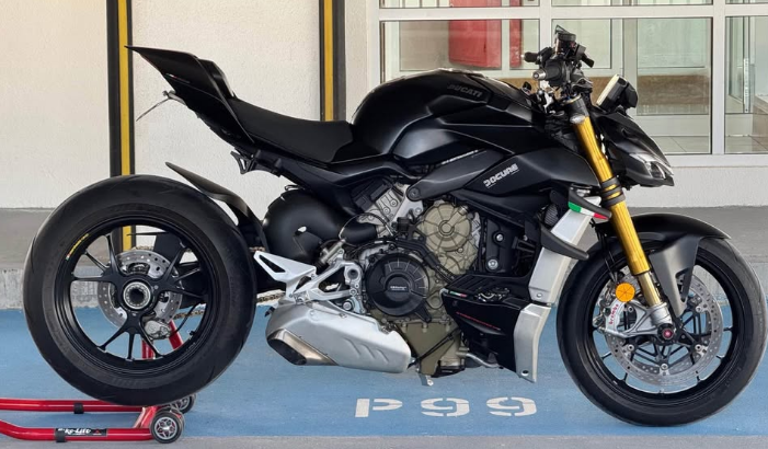 ducati v4s street fighter 2022 Gcc for sale