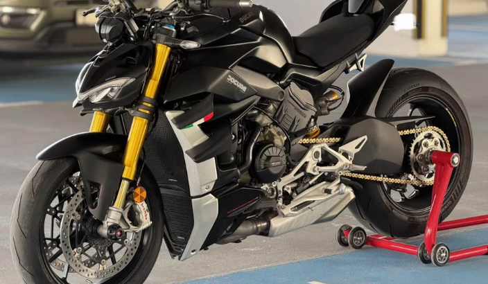 ducati v4s street fighter 2022 Gcc for sale