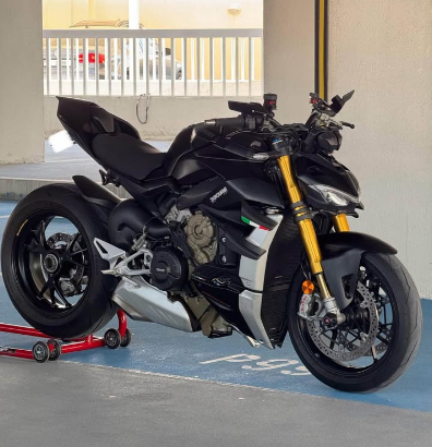 ducati v4s street fighter 2022 Gcc for sale