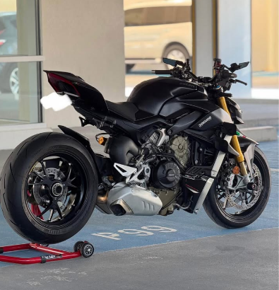 ducati v4s street fighter 2022 Gcc for sale