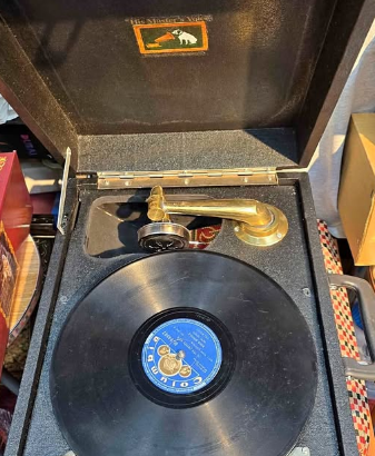 WORKING GRAMOPHONE FOR SALE