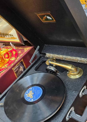 WORKING GRAMOPHONE FOR SALE