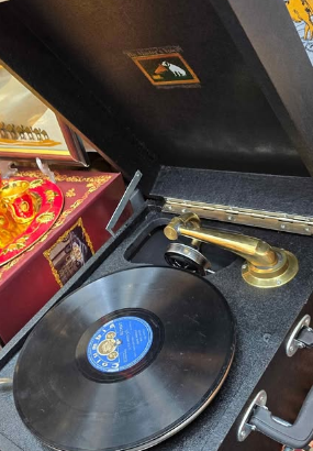 WORKING GRAMOPHONE FOR SALE