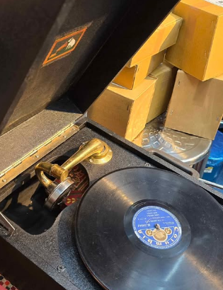 WORKING GRAMOPHONE FOR SALE