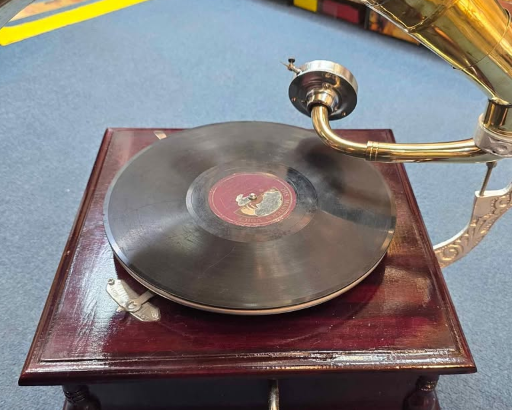 Beautiful real antique working gramophone for sale