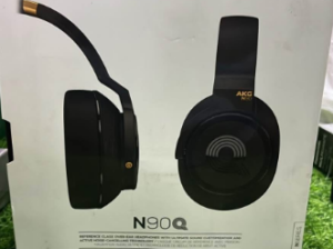 Akg N90Q Enclosed Noise Cancelling Headphones For