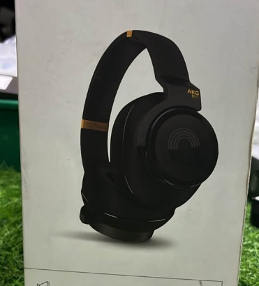 Akg N90Q Enclosed Noise Cancelling Headphones For
