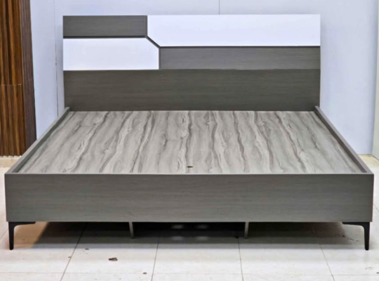 Bedroom Set King size bed For Sale