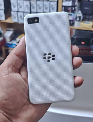 Blackberry z10 white for sale
