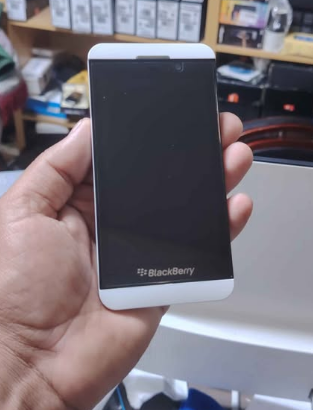 Blackberry z10 white for sale