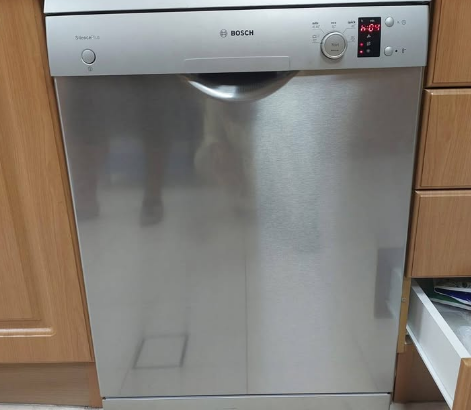 Bosch dishwasher 2 rack in excellent condition for