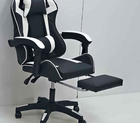 Gaming Chair with footrest New For Sale