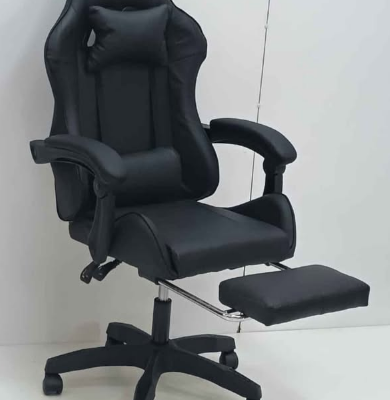 Gaming Chair with footrest New For Sale