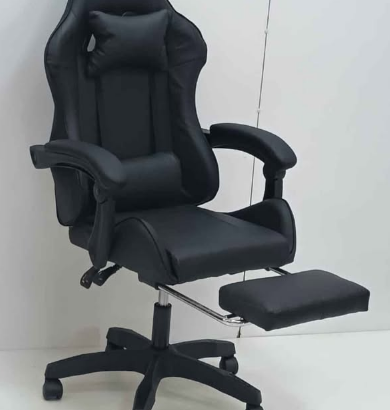 Gaming Chair with footrest New For Sale