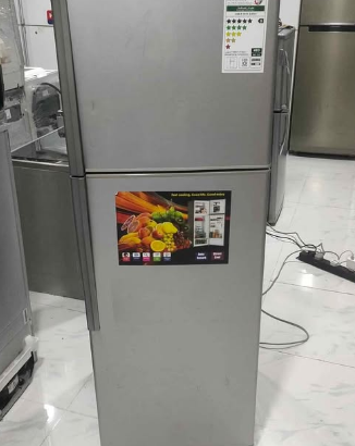 Hitachi Medium Size Fridge Available for sale