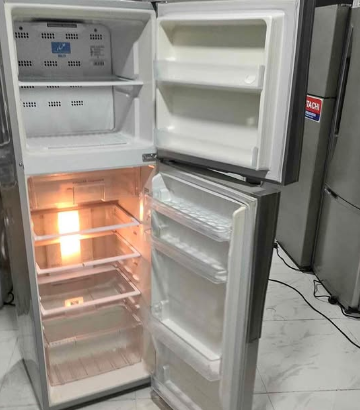 Hitachi Medium Size Fridge Available for sale